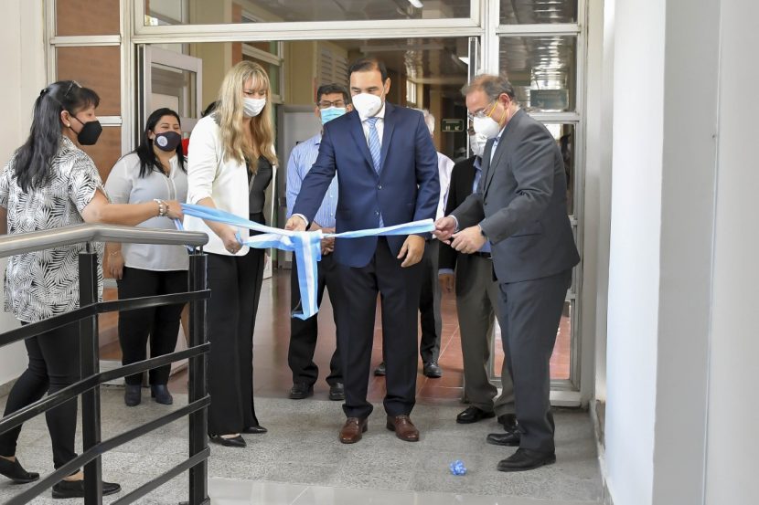 Principales autoridades de nuestro hospital acompañados por el Gobernador Gustavo Valdés, el Ministro de Salud y el Intendente de la Capital, dejaron formalmente inaugurado el sector de Hemato Oncología y el equipo de Resonancia Magnética.